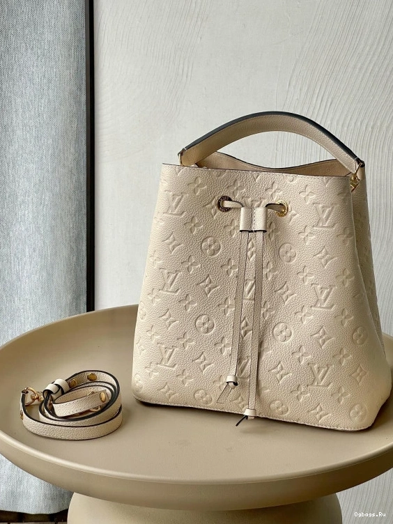 VUITTON NÉONOÉ LOUIS MM 0107